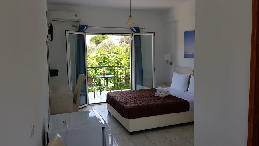 Bedroom 3, Troulos Hill Kirimis Studio, Thessaly
