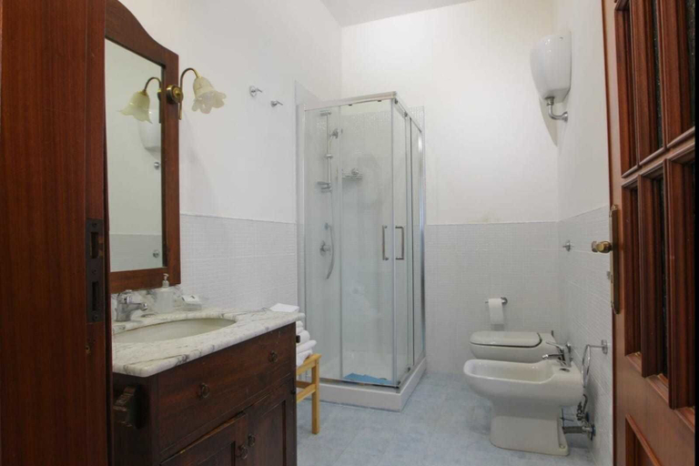 Bathroom 2, MareLuna b&b, Napoli