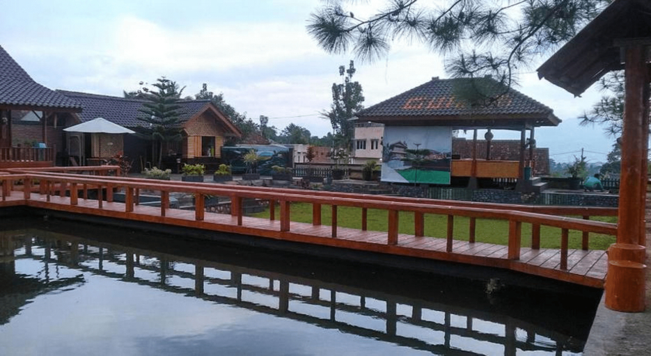Saung Gumati Garut, Garut