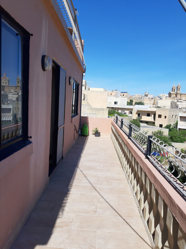 Others 5, Tal-Marga B&B