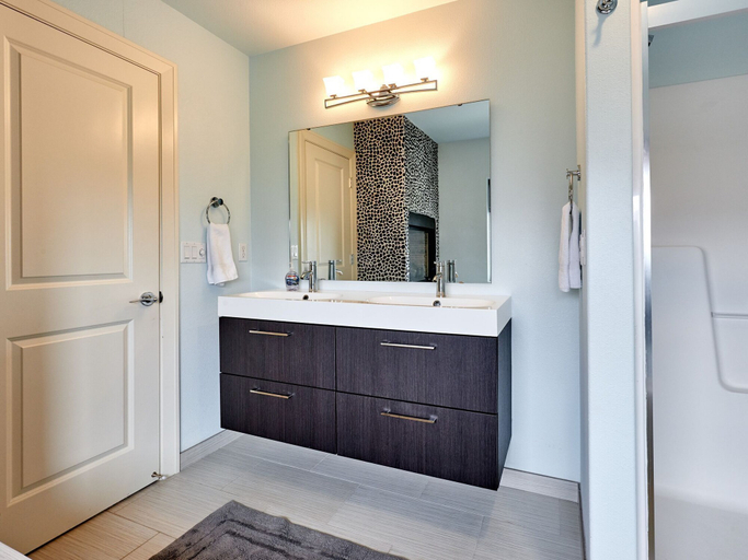 Bathroom 5, Surfer's Beach Retreat, Lincoln