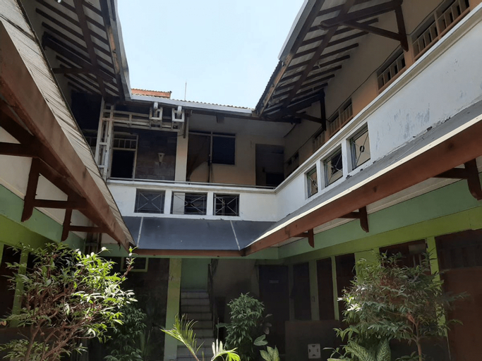 OYO Life 2541 RGH, Surabaya