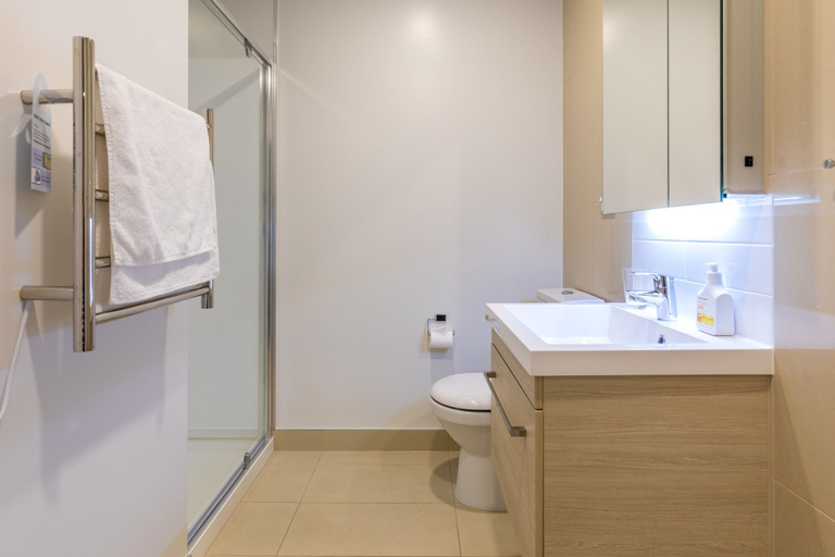 Bathroom 5, Star Victoria Serviced Apartments, Waitakere