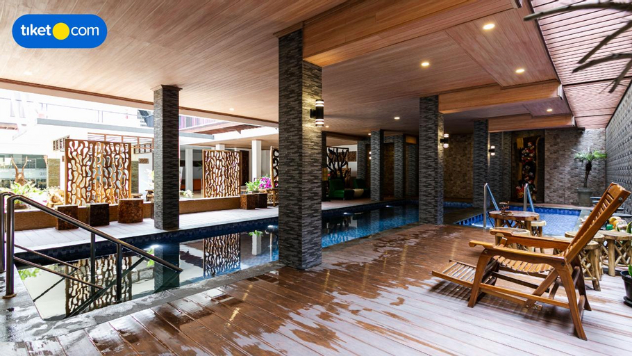 Exterior & Views 20