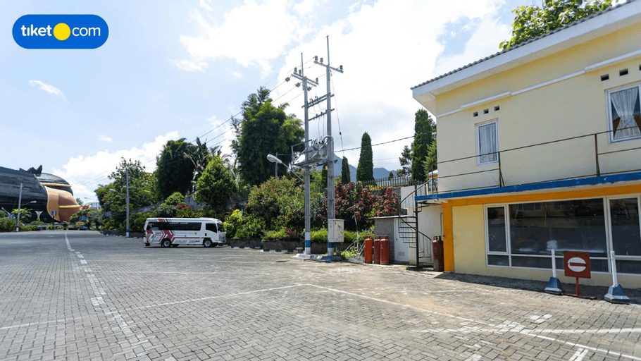 Exterior & Views 14