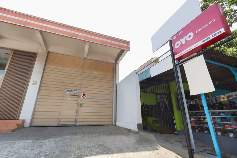 Exterior & Views 2, SUPER OYO 3309 Forrest’inn, Kediri