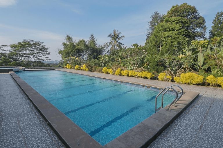 RedDoorz Premium @ Fafa Hills Resort Puncak, Bogor