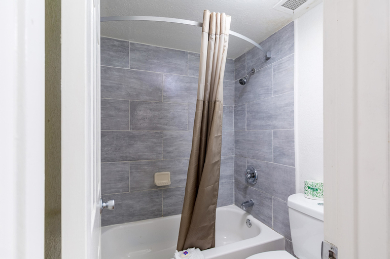 Bathroom 25