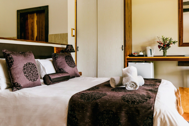 Malachite Manor, Sisonke