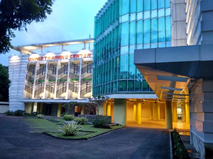 Exterior & Views 1, UTC Dago Hotel Powered by Archipelago, Bandung