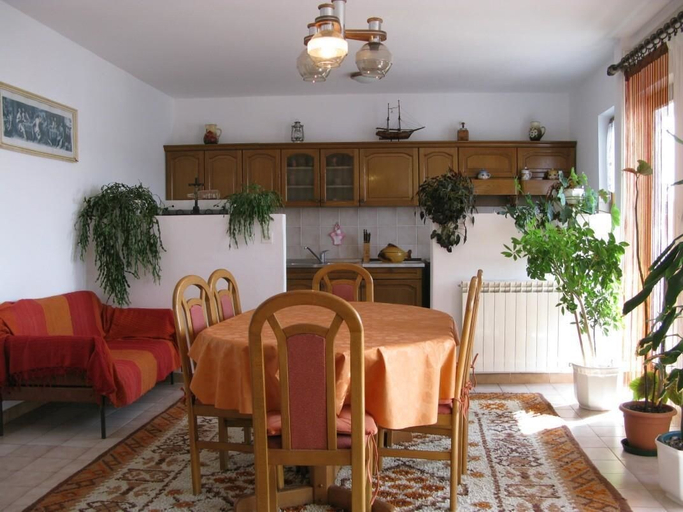 Food & Drinks, Apartments Mahić, Lopar/Supetarska Draga