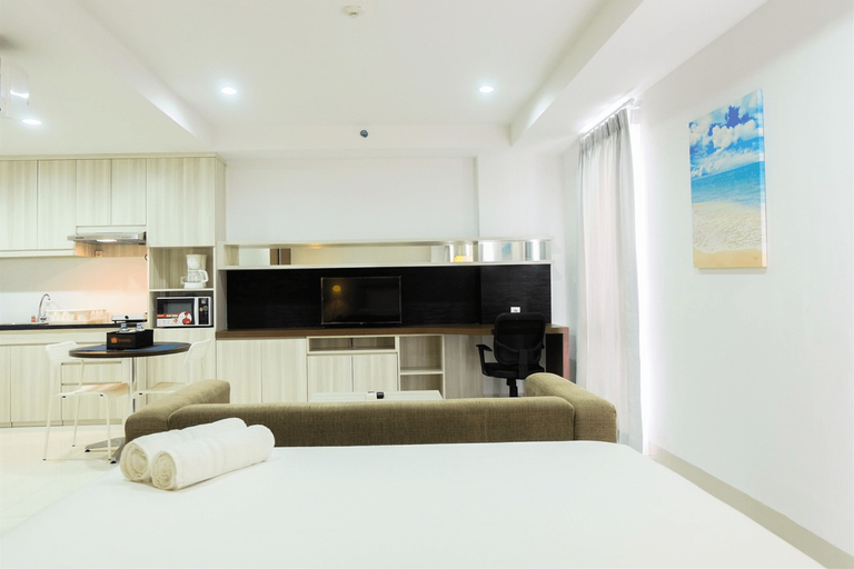 Studio Room Azalea Suites Apartment By Travelio, Cikarang