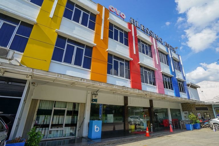 Exterior & Views 1, RedDoorz Plus @ Blessing Hotel Palembang, Palembang