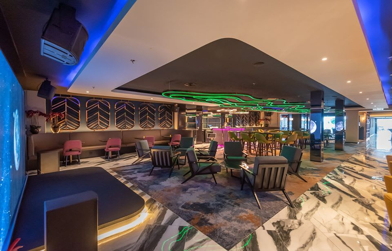 Ames Hotel - Food & Drinks