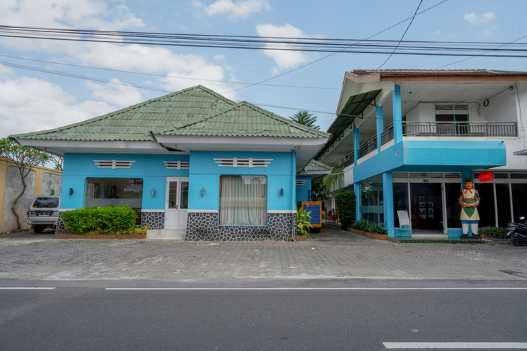 Exterior & Views 2, RedDoorz @ Prawirotaman, Yogyakarta