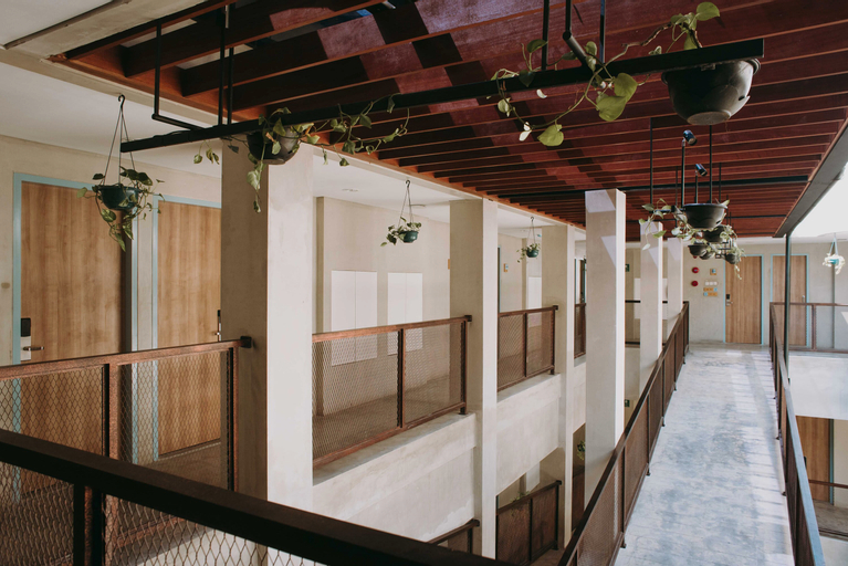 Exterior & Views 21