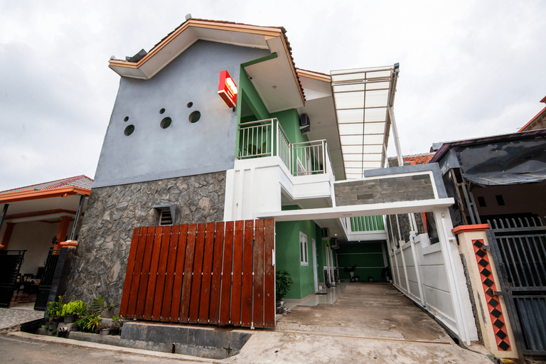 Exterior & Views 3, OYO 2808 D'residence Syariah, Tegal