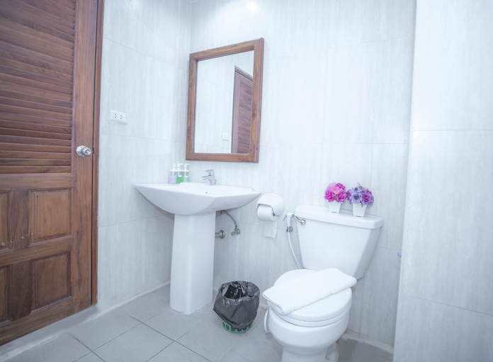 Bathroom 4, New Life Classic Hotel, Phuket Island