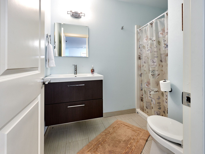 Bathroom 5, Surfer's Beach Retreat, Lincoln