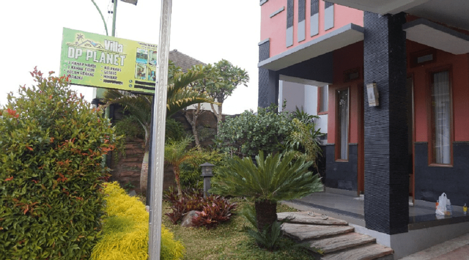 Villa Grand Estate By DP Planet, Malang