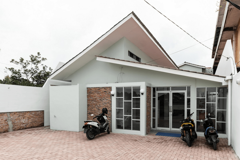 Exterior & Views 2, RedDoorz Plus near RS USU Medan 2, Medan