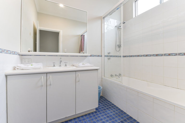 Bedroom 4, Platinum Motel, Gosnells