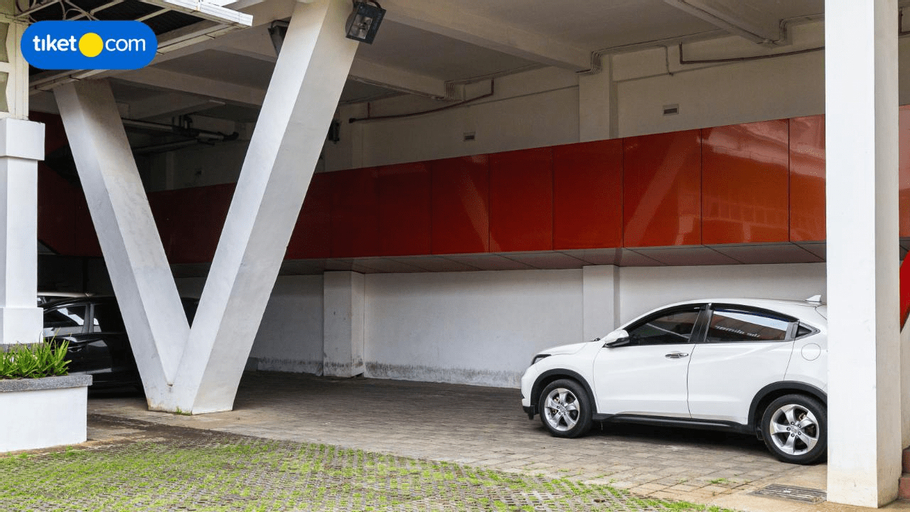 Exterior & Views 24