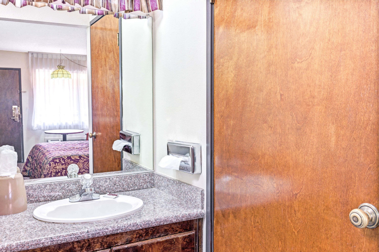 Bathroom 18