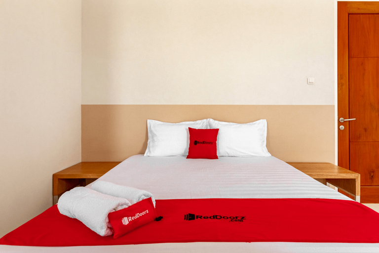 Bedroom 2, RedDoorz Syariah @ Kebraon, Surabaya