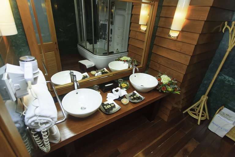 Bathroom 5, Senriver Hotel, Da Nang