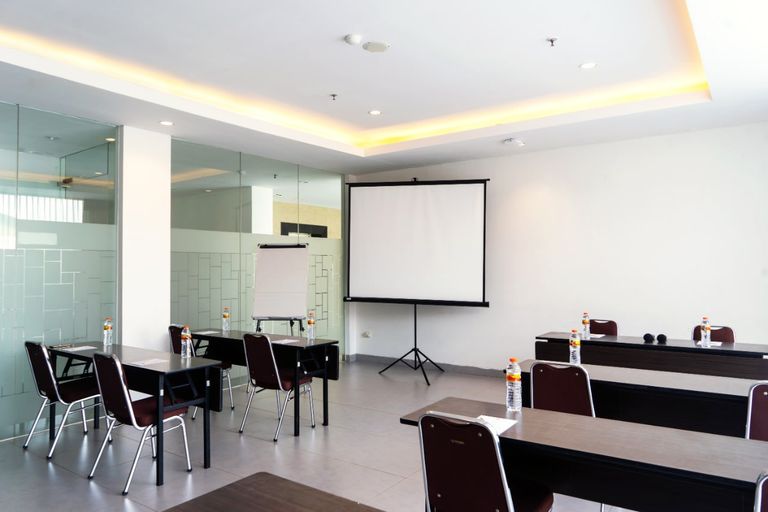 Lynn Hotel Serang, Serang