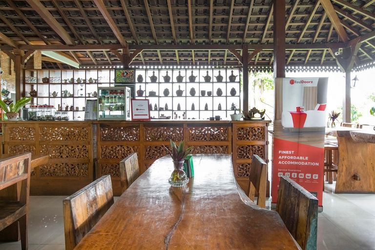 Food & Drinks 5, Reddoorz Plus @ Purwodadi, Pasuruan