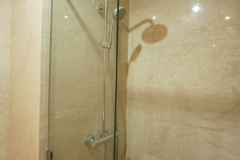 Bathroom 5, Best Location Studio Room @ Menteng Park Apartment By Travelio, Central Jakarta