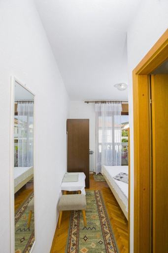 Others 4, Apartments and Rooms Krstinić, Lopar/Supetarska Draga