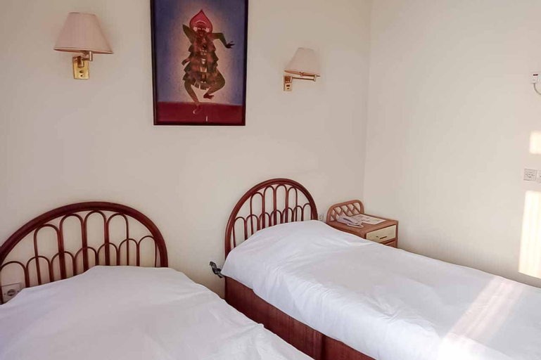RedDoorz Plus near Tugu Mercusuar Anyer, Serang