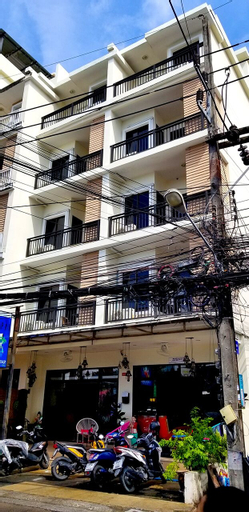 Exterior & Views 12