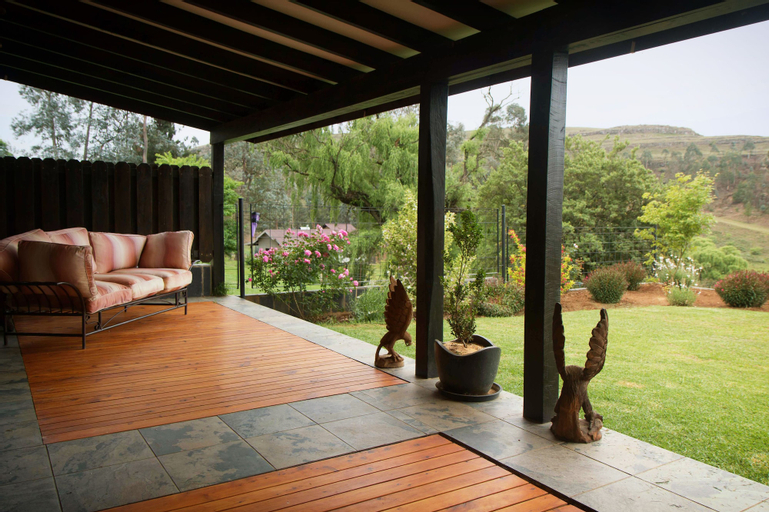 Malachite Manor, Sisonke
