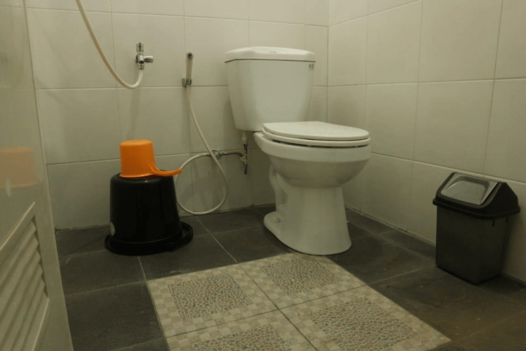 Bathroom 5, New Adinda Homestay, Banyuwangi