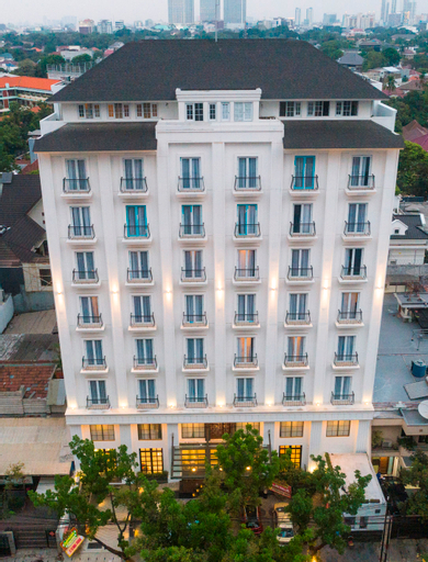 Exterior & Views 16