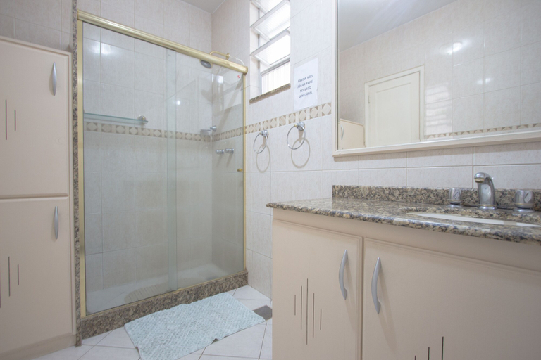 Bathroom 4, LineRio Praia de Ipanema 369, Rio de Janeiro
