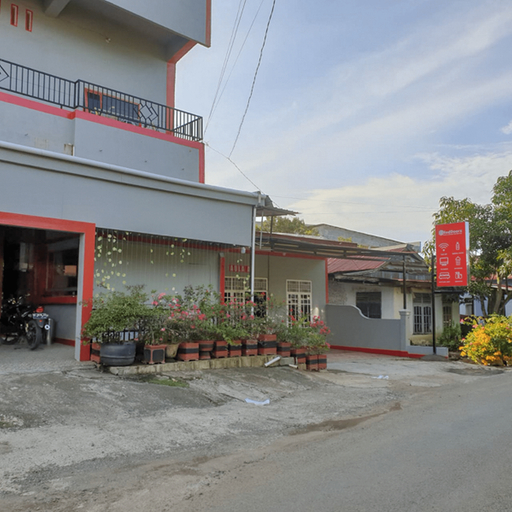 Exterior & Views 5, RedDoorz @ Hotel Yaki Mamuju, Mamuju
