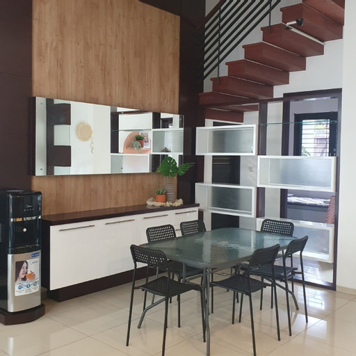 Cottonwood Stay Villa Sutami 4BR 8-persons, Bandung