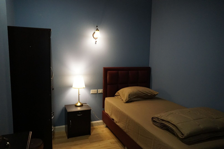 Bedroom 4, Mangkon Hostel, Khlong San
