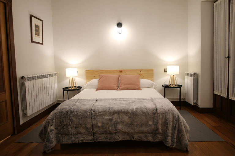 Bedroom 3, Hostal Rural Iruso, Navarra