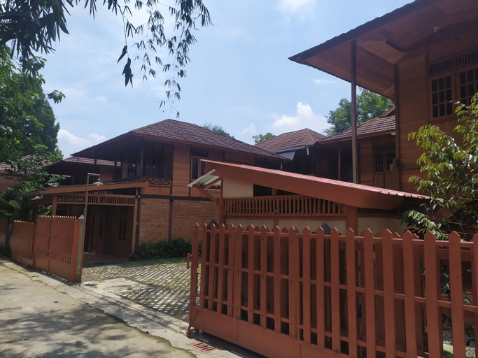 OYO 3383 Roemah Kayu Saragan Syariah, Magelang