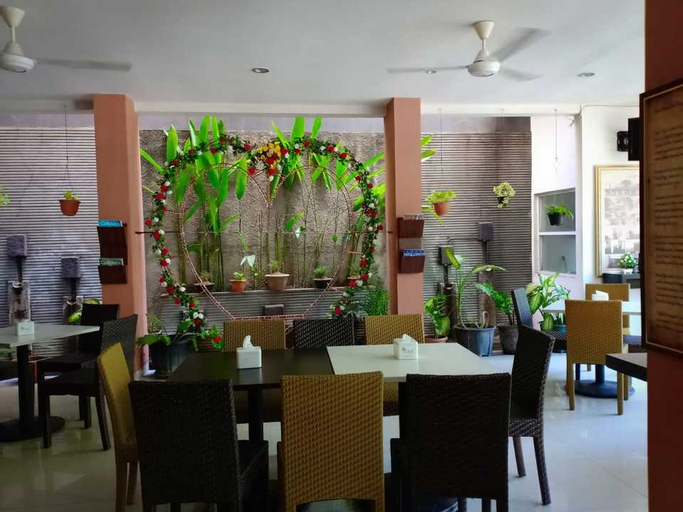 Food & Drinks