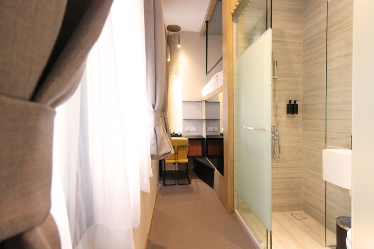 Bathroom 18