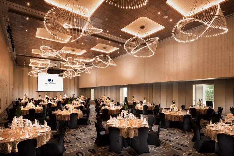 DoubleTree by Hilton Hotel Jakarta - Diponegoro - Food & Drinks