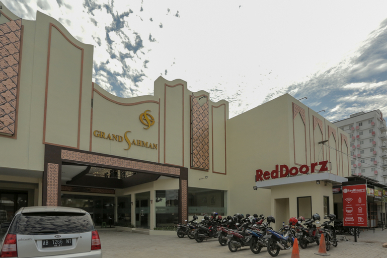 RedDoorz Plus near Solo Paragon Mall, Solo