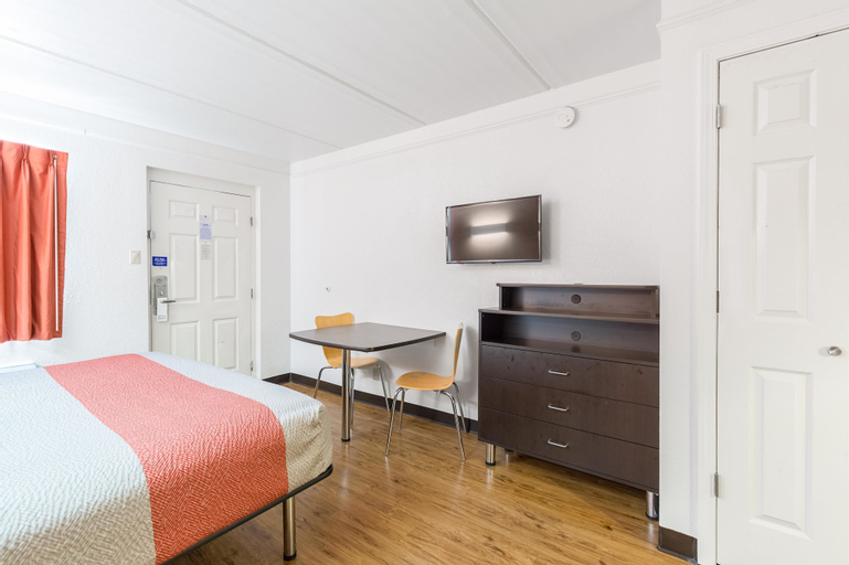 Bedroom 26
